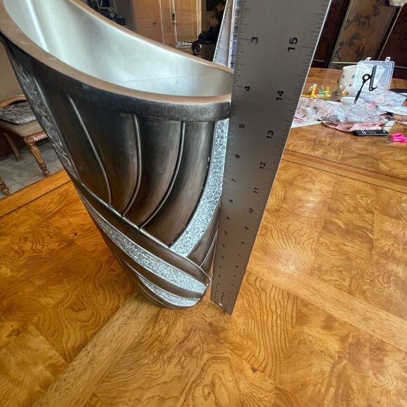 Gorgeous Metallic Silver & Crystal Vase! - Picture 10 of 17